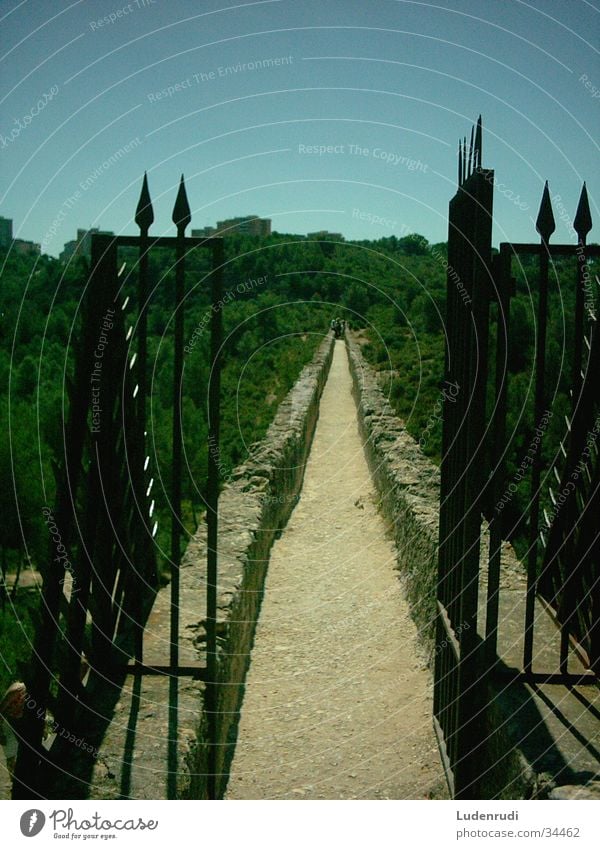 vanishing point Spain Vanishing point Right ahead Bridge Aqueduct Gate Lanes & trails Level