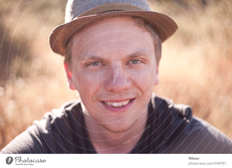 HAT SMILE Joy Relaxation Summer Human being Boy (child) Young man Youth (Young adults) Adults Head 1 18 - 30 years Grass Hat Laughter Love Sit Wait Retro Yellow