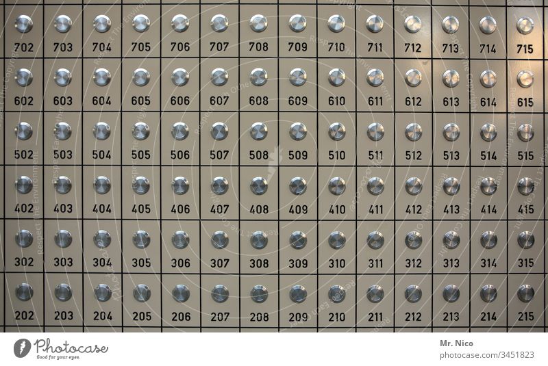 bingo Bell number Digits and numbers Characters Signs and labeling Impersonal Tenant Anonymous Many High-rise Downtown Town Story Flat (apartment)