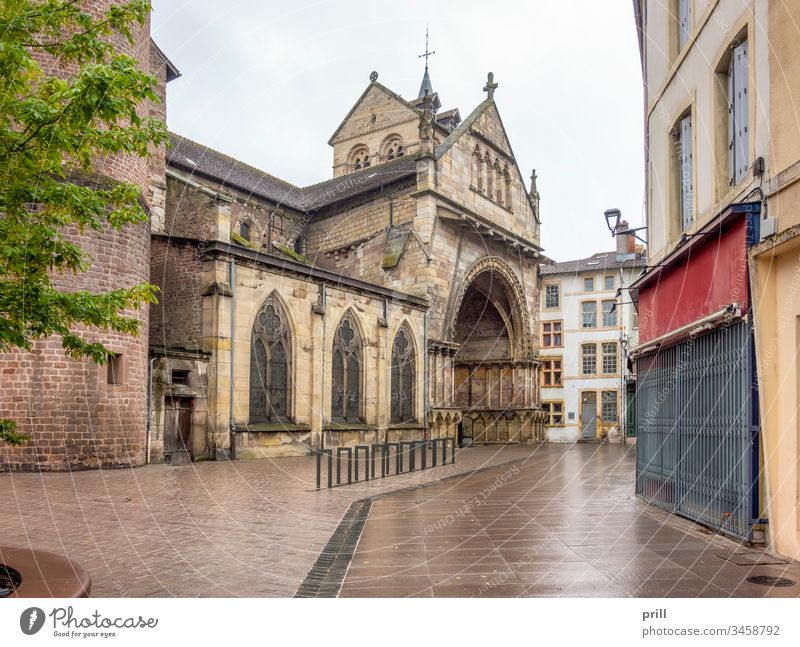 Saint-Maurices Basilica in Epinal basilika saint-maurice kirche eingang tor epinal vogesen frankreich architektur stadt siedlung französisch haus gebäude