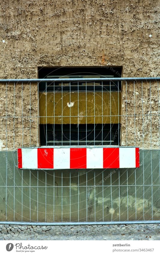 Window with construction fence Old building on the outside Facade House (Residential Structure) Courtyard downtown Wall (barrier) Apartment house Deserted