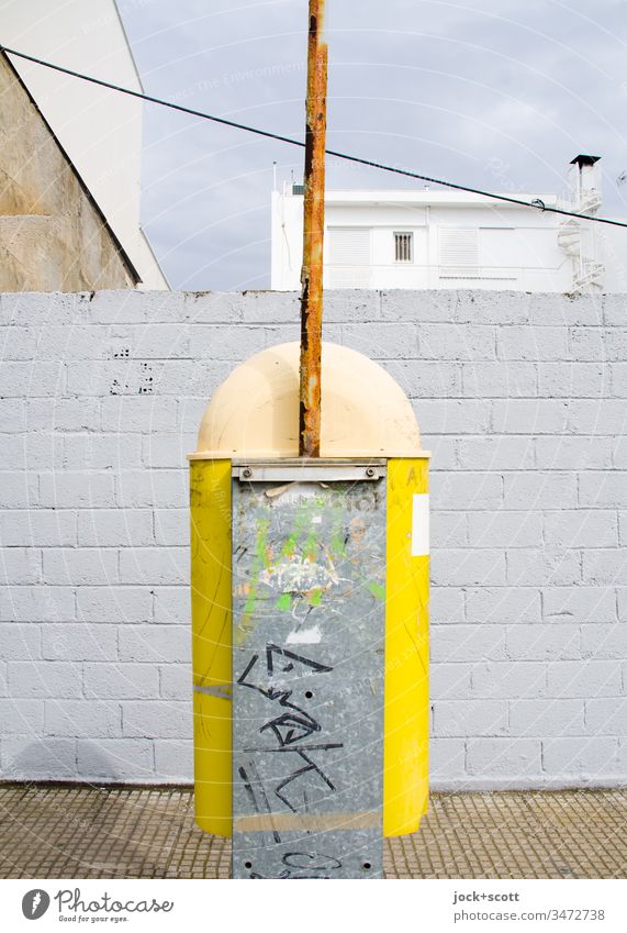 Garbage can on the sidewalk in front of the wall Wall (barrier) Trash container Cleanliness Ravages of time Structures and shapes Authentic Symmetry Stone floor