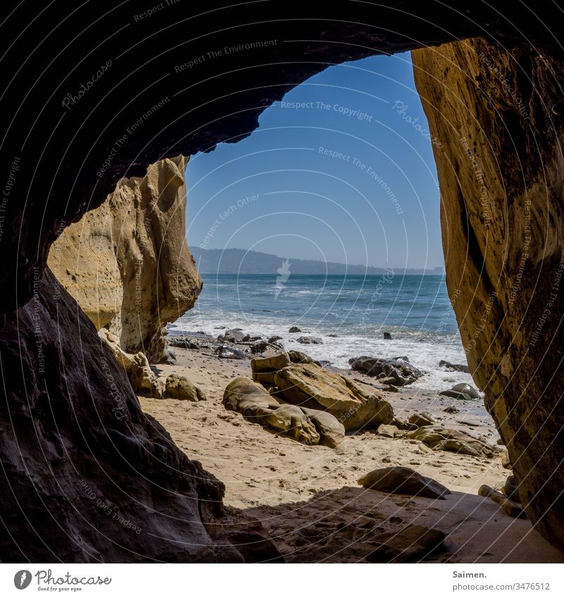 Bärenhöhle Deluxe Höhle Strand Meer Ozean Felsen Dunkel Licht Sonne Steine Geröll Aussicht Landschaft Himmel Natur USA Amerika La Jolla San Diego Sand Küste