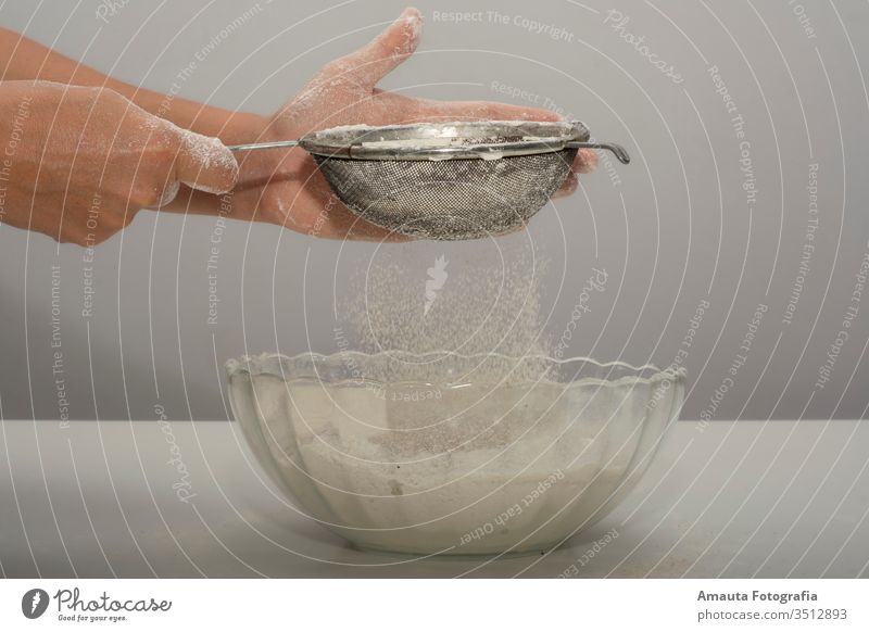 Women's hands preparing flour for baking bread woman woman hand falling falling flour bake pastry bakery working quarantine home homemade craft preparation