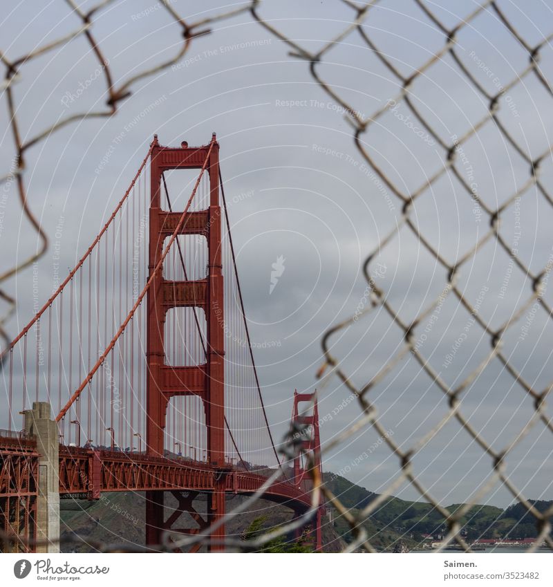 Golden Gate Bridge Linien und Formen Brückenpfeiler Coast Red Tourism Verkehrswege Straße straßenverkehr Transport Colour photo Ocean Architecture Amerika USA