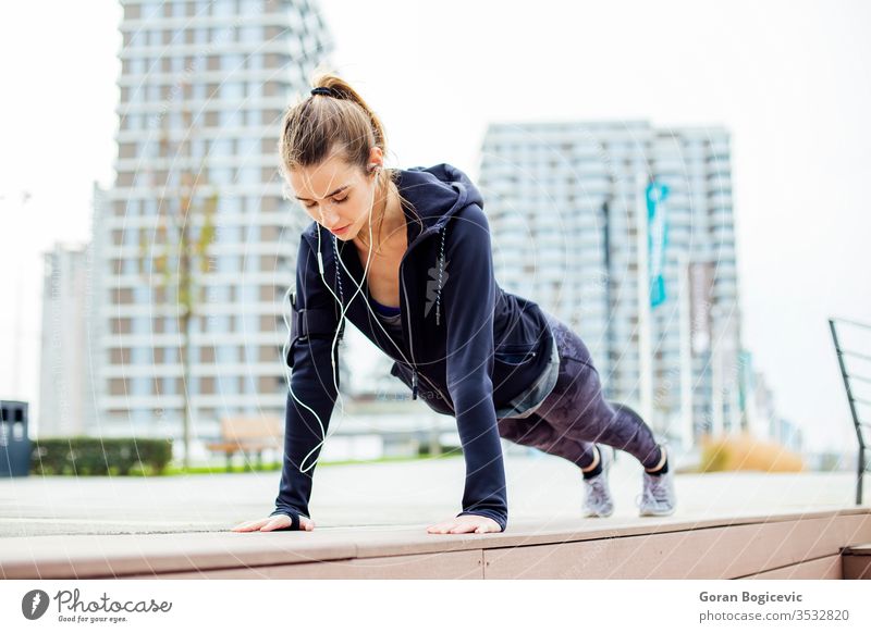 Fit girl doing plank exercise outdoor in the park fit activity woman athlete athletic young outdoors lifestyle healthy fitness active care urban people action