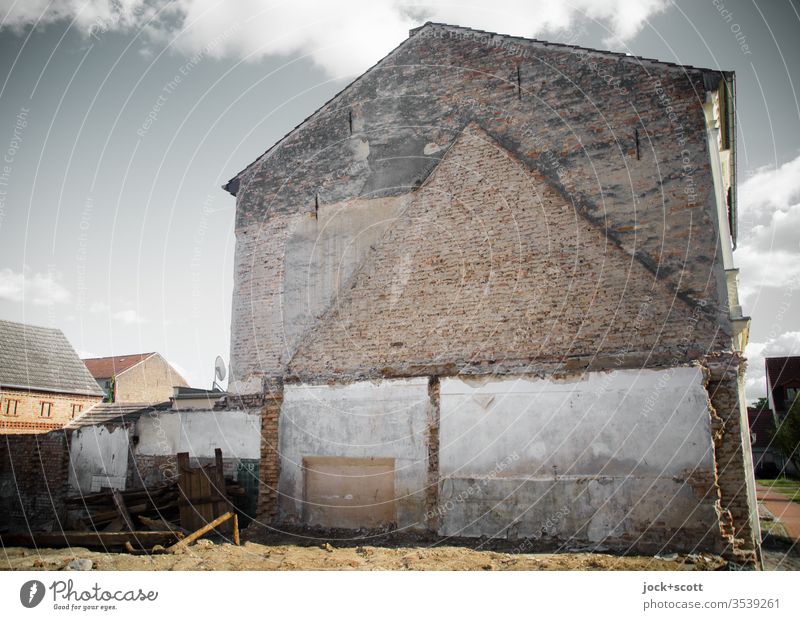 Good reason for the demolition outline Past Wall (building) Tracks Change Contour Transience Ravages of time Structures and shapes Subdued colour Facade