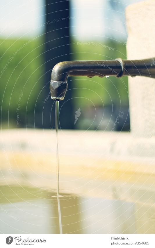 water han Well Hot Cold Clean Calm Water Relaxation Restorative Drinking water Refreshment Source Life Bubble Colour photo Exterior shot Detail Deserted