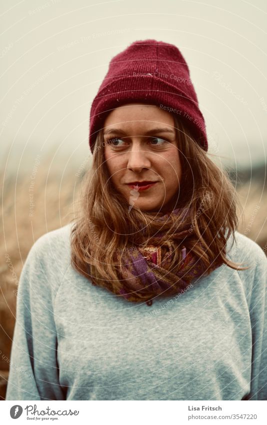 woman - beautiful - look away - red cap cap and hat Red Blonde Outdoor recreation outdoor Free Sheepish red lips relaxed peel Autumn Autumnal Looking away