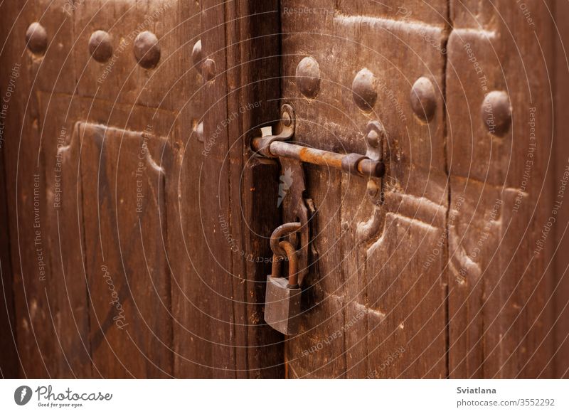 Ancient doors on the streets of old Dubai dubai vintage wood design wooden background wall vintage retail texture rustic rough vintage door retail shops pattern