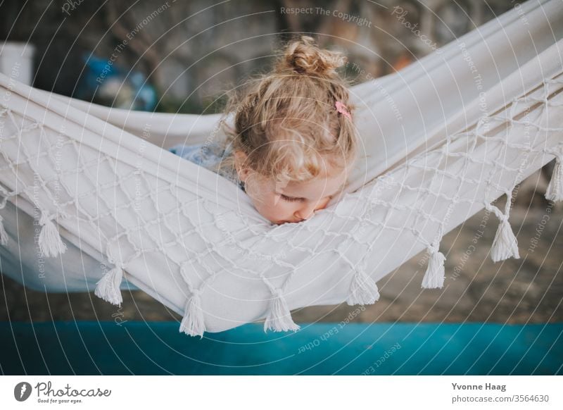 Child lies in a hammock and looks out Hawaii Gale Beach Sky Coast Clouds Colour photo Nature Wind Exterior shot Landscape Storm Water Bad weather Storm clouds