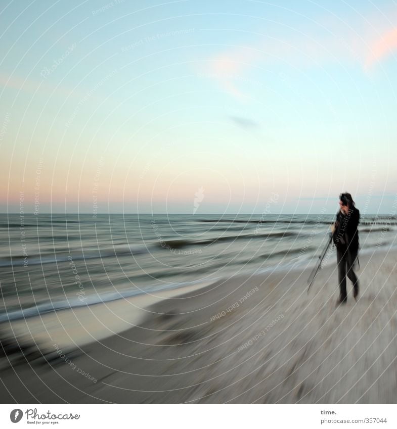 sandpiper 1 Human being Sky Horizon Beautiful weather Coast Beach Baltic Sea Going Hiking Willpower Attentive Watchfulness Conscientiously Caution Wanderlust