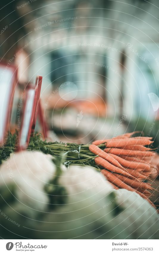 weekly market - regional vegetables Marketplace Farmer's market carrots Cauliflower Vegetable Market stall Sustainability salubriously Organic produce Merchant