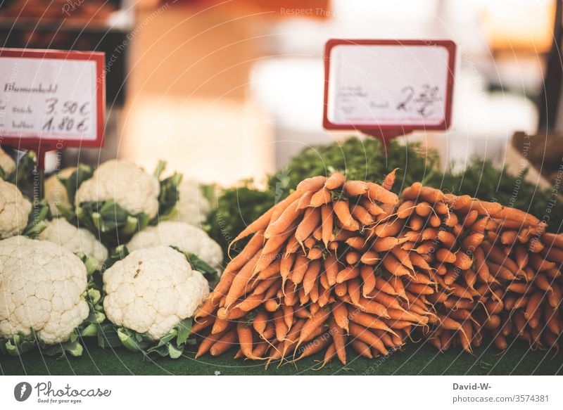 weekly market - fresh cauliflower and juicy carrots on offer Marketplace Farmer's market Cauliflower Vegetable Market stall Sustainability salubriously