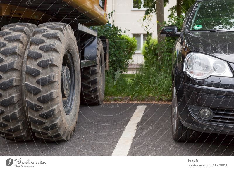 Interspaces| large and small tires Car Construction vehicle Excavator Tire Tire tread vehicles big and small Street Marker line Parked reflection half Spacing