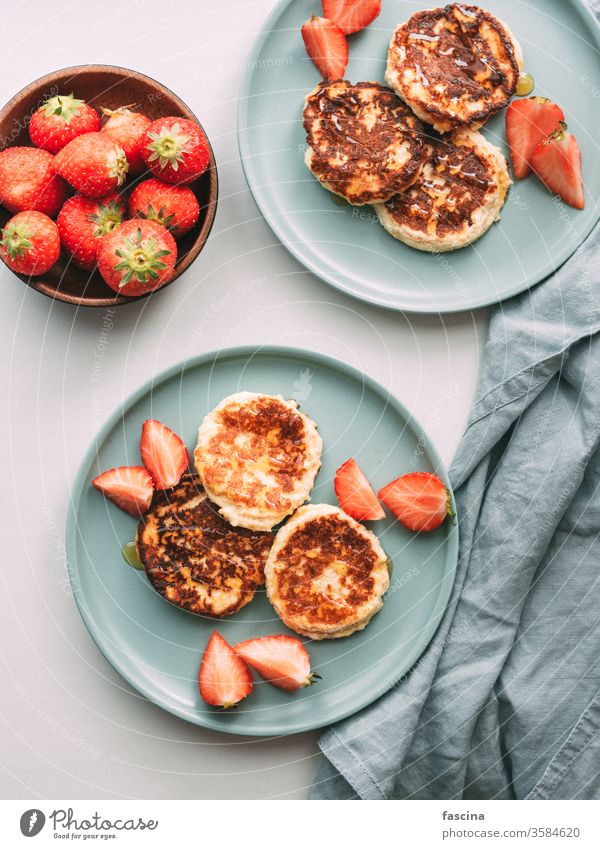 Cottage cheese pancakes, syrniki, ricotta fritters cheesecake cottage cheese curd fritters cottage cheese pancakes ricotta pancakes top view flat lay food