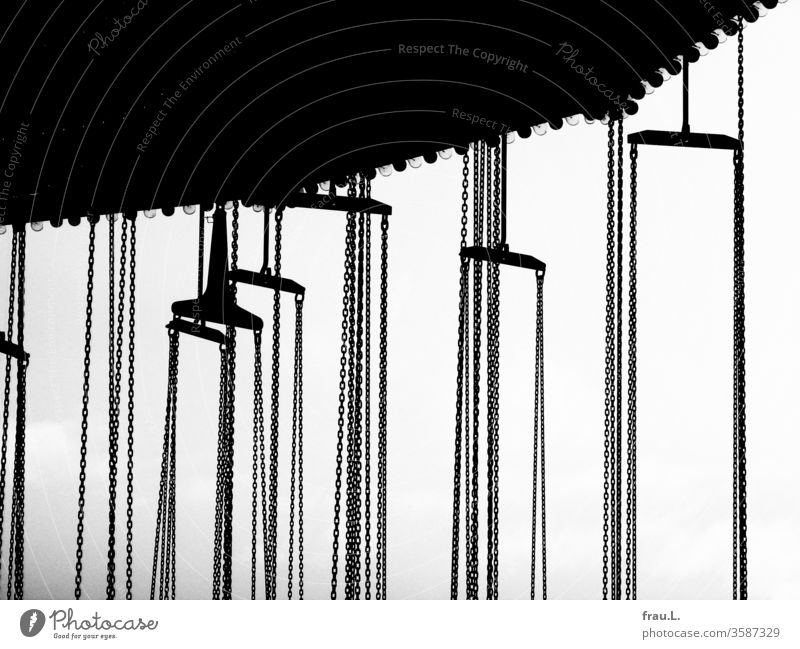 There was nothing going on, the chain carousel stood still. Carousel Fairs & Carnivals slewing ring Chairoplane chains Dome