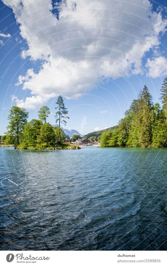 Schönau on the Königsee, seen from the water. King Lake beautifully Berchtesgaden Alpes Alps Berchtesgaden Country mountains Royal Sea Shipping Navigation