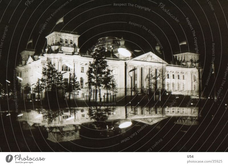 Reichstag...? Night Reflection House (Residential Structure) Building Architecture Berlin Capital city