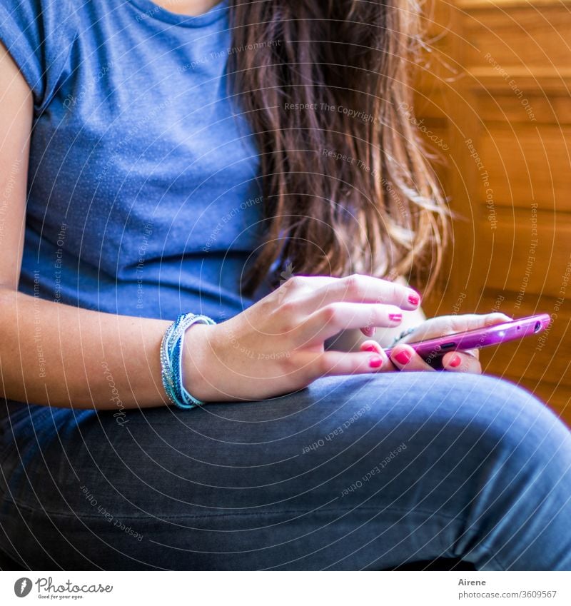 Postcard was yesterday smartphone girl pink Nail polish Pink Bracelet Bracelets by hand Manicure jeans Long-haired youthful Teenage Girls Teenie Typing Wipe