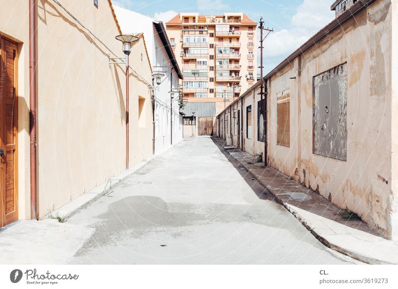 street in palermo Street forsake sb./sth. High-rise House (Residential Structure) Architecture Wall (building) Gloomy dreariness Town built Sky Lanes & trails