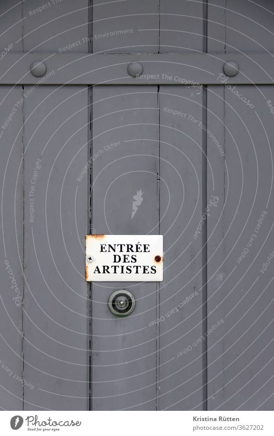 entrée des artistes artificial entrance door side entrance Back door Wooden door Peephole spy Entrance sign Clue Artist Theatre French Access Admission Insight