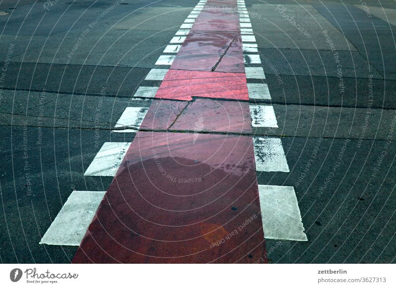 Cycle path, straight ahead Turn off Asphalt Corner Lane markings Bicycle Clue edge Curve Line Left navi Navigation Orientation Arrow Wheel cycle path Right