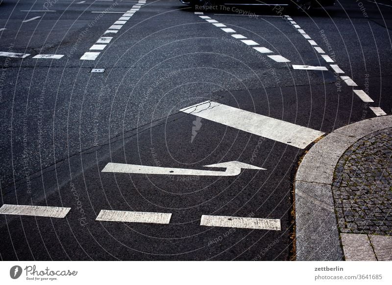 junction with road markings Turn off Asphalt Highway Corner Lane markings Bicycle Cycle path Clue edge Curve Line Left navi Navigation Orientation Arrow Wheel