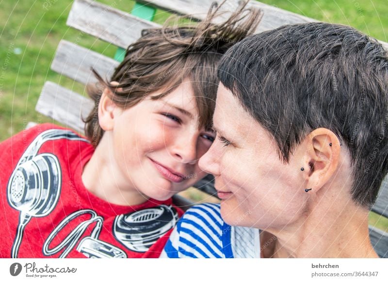 conform | same feelings Contrast Sunlight blurriness portrait Light Day Close-up Exterior shot Colour photo Motherly love Happy Happiness Contentment Trust