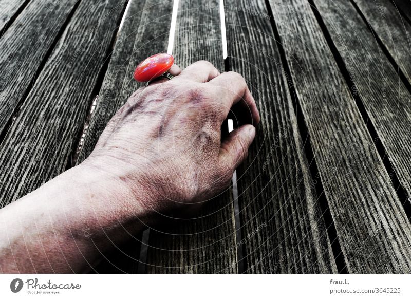 Although decorated with a chic red ring, the old woman in the coffee garden waits in vain for her rendezvous. by hand Bistro table Café Jewellery cramped