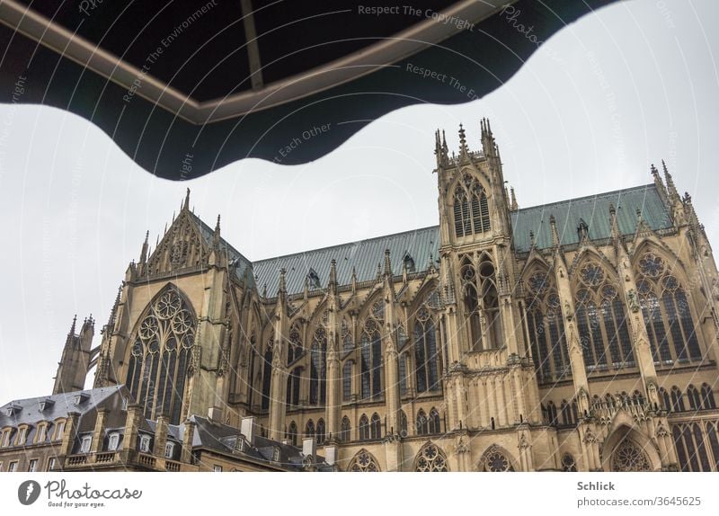 Cathedral of Metz in rainy weather metz Lorraine Rain Rainy weather Sky Covered Saint-Étienne Church Church building Gothic period Sun blind sun protection