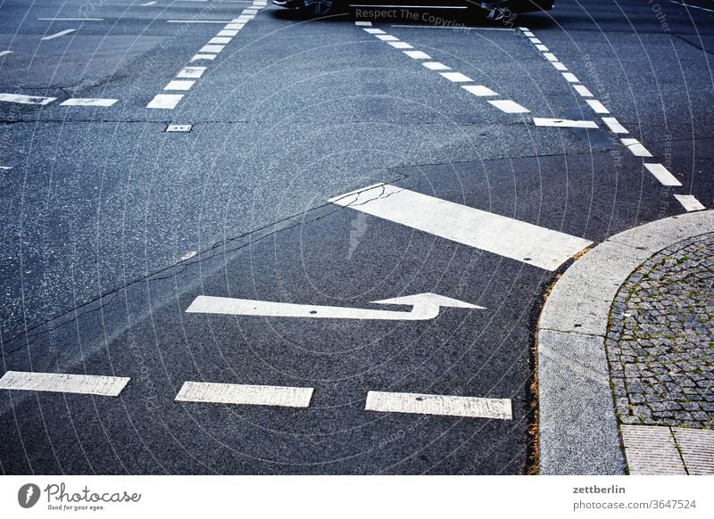 lane markings at a crossing Turn off Asphalt Highway Corner Lane markings Bicycle Cycle path Clue edge Curve Line Left navi Navigation Orientation Arrow Wheel