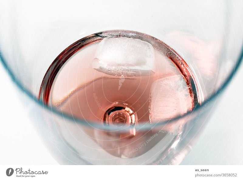 Refreshment drink Beverage Ice cube Glass from on high Bird's-eye view chill Lemonade Cold drink Fresh Colour photo Shallow depth of field Sweet Cocktail