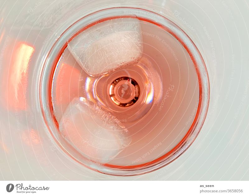 soft drink Beverage Pink Round circularly Bird's-eye view Ice cube Glass from on high Summer Summery Reflection Colour photo Cold drink Lemonade Studio shot