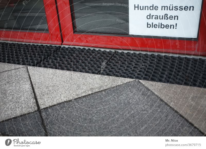 Dogs must stay outside ! Signage Signs and labeling door Characters Entrance Dogs have to stay outside. Building Front door Closed No admittance Red