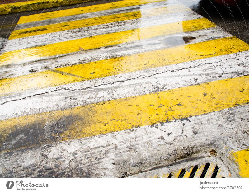 Type of crosswalk Asphalt Greek Pattern Ravages of time Lanes & trails Symmetry Under Authentic Zebra crossing Structures and shapes Stripe Signs and labeling