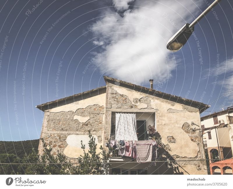 Southern habitat dwell Life House (Residential Structure) Facade Laundry Italy Tuscany Old town Window Exterior shot Village Living or residing Clothesline