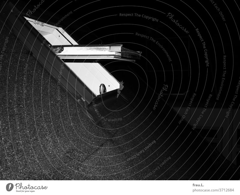 Only in the bathroom of the attic flat the light was still on, the cosmetic mirror at the window did not have an illuminating explanation. Roof Night Window