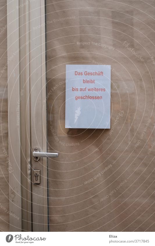 Closed shop with note on the door shank Insolvency broke business discontinuation Crisis Economy Store premises bankrupt Business Retail sector Piece of paper