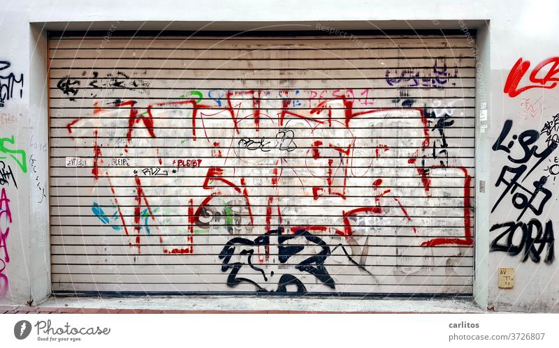 Graffiti on roller shutter | Is that art, or can it be removed? Goal Rolling door Garage Highway ramp (entrance) Highway ramp (exit) Colour Daub Vandalism Art