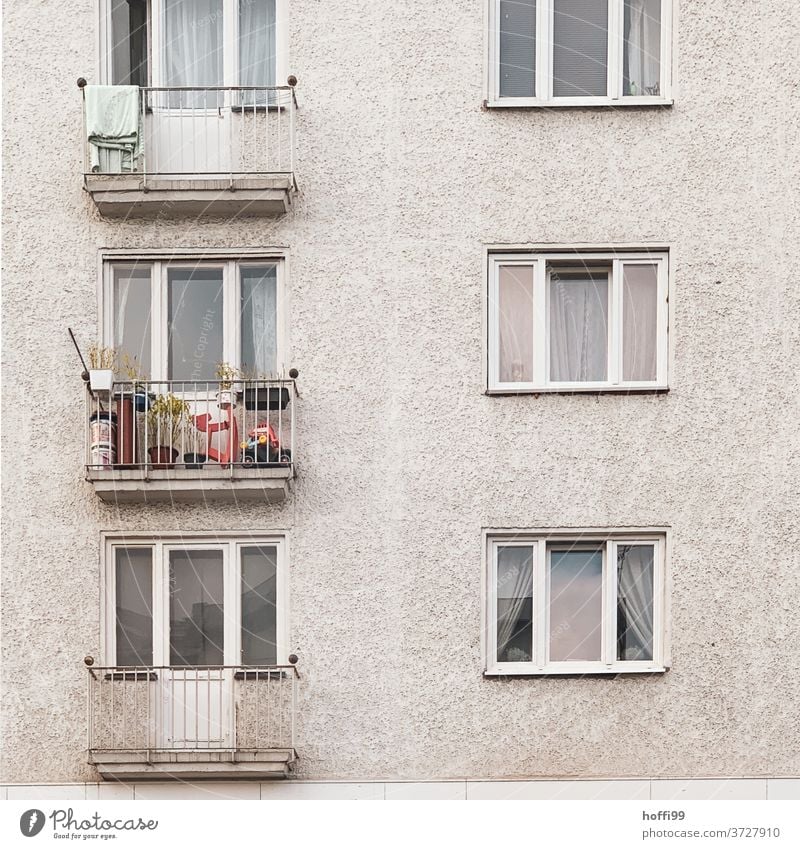 the balcony is alive - even if in a small space Balcony Balcony furnishings Balconies Facade dreariness House (Residential Structure) urban Parking area