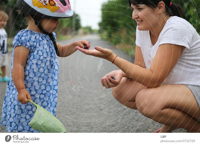 Mother offering piece of fruit  to her child Portrait photograph Love Truth Trust Joie de vivre (Vitality) Happiness Emotions Life Infancy Couple