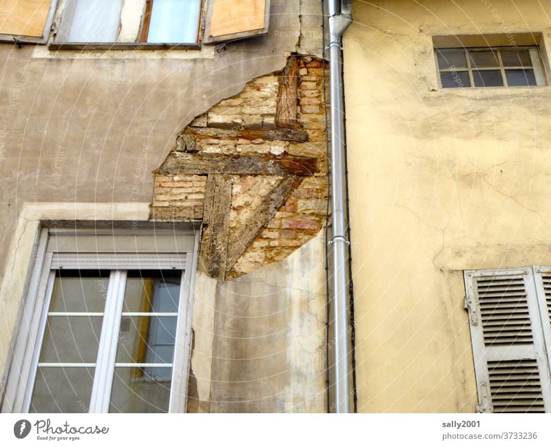 look behind the facade... Facade half-timbered Old Tumbledown Brick Flake off in need of renovation House (Residential Structure) Wall (barrier) masonry