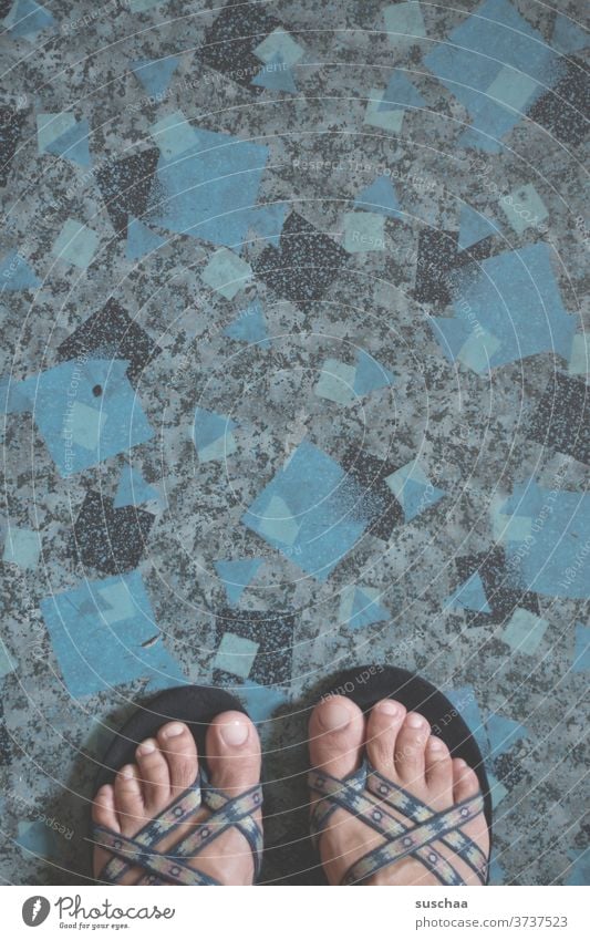 nice kitchen floor (2) foot Legs cake at home dwell Ground Stand Floor covering Toes decimal separator Flip-flops feminine Barefoot