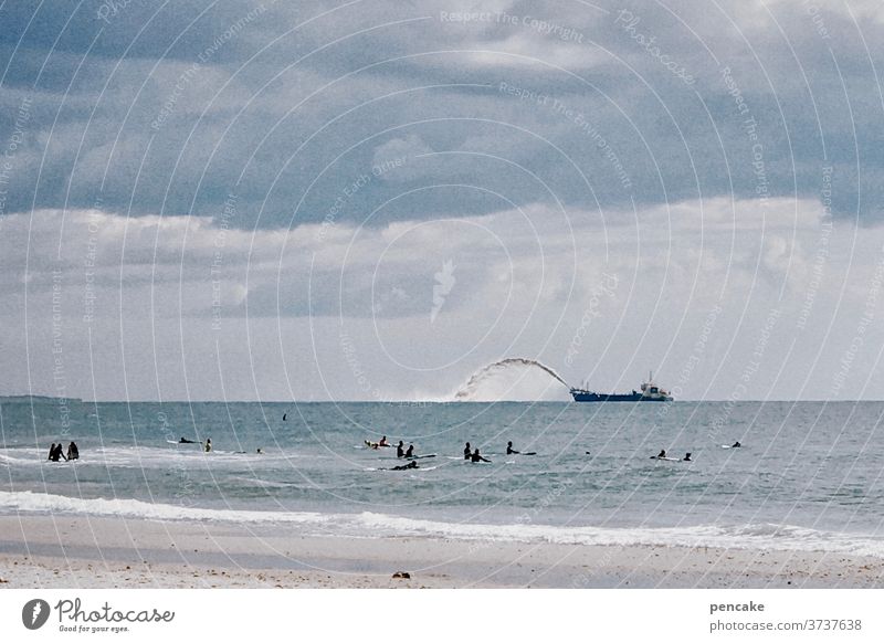 dreckschleuder Meer Sommer Schiff Sand Menschen schwimmen Nordsee Urlaub Strand