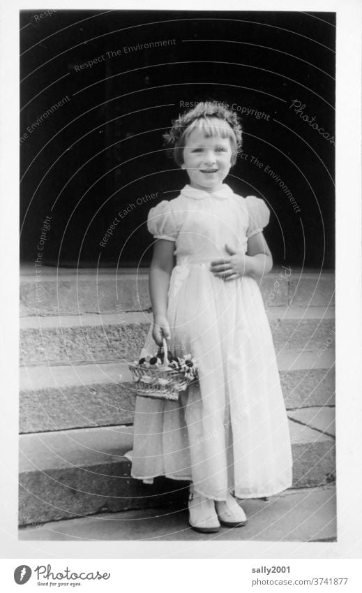 Flower girl in the 50s flower girl flower child Wedding flowers scatter white dress Dress White kind basket flower basket Flower Basket celebrations