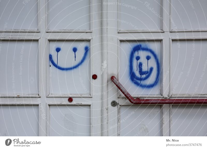 Smileys left and right door Entrance Front door White Blue Daub door handle smile Good mood Closed Door handle Wooden door Old Lock Happiness Round Way out