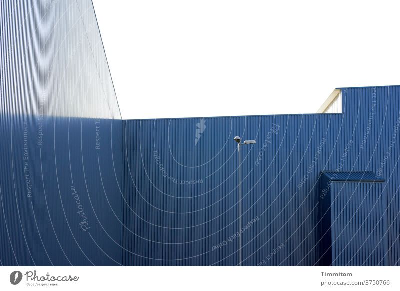 Facade in blue and street lamp Cladding Blue lines Corners Edges Street lighting Architecture Sky Light Shadow Building Deserted Exterior shot Colour photo