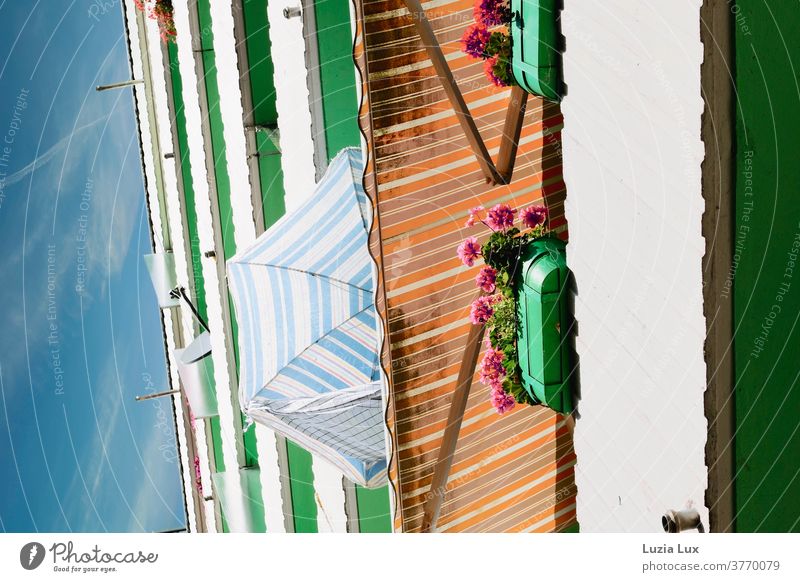 The last days of summer or balconies and sun shields in a high-rise housing estate, with blue sky and sunlight Summer Sun Sun blind Sunshade High-rise Balcony