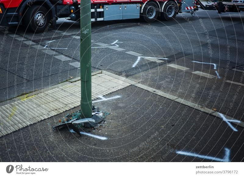 Site of accident Turn off Asphalt Corner Lane markings Cycle path Clue edge Curve Line navi Navigation Orientation Arrow cycle path Right Direction Street